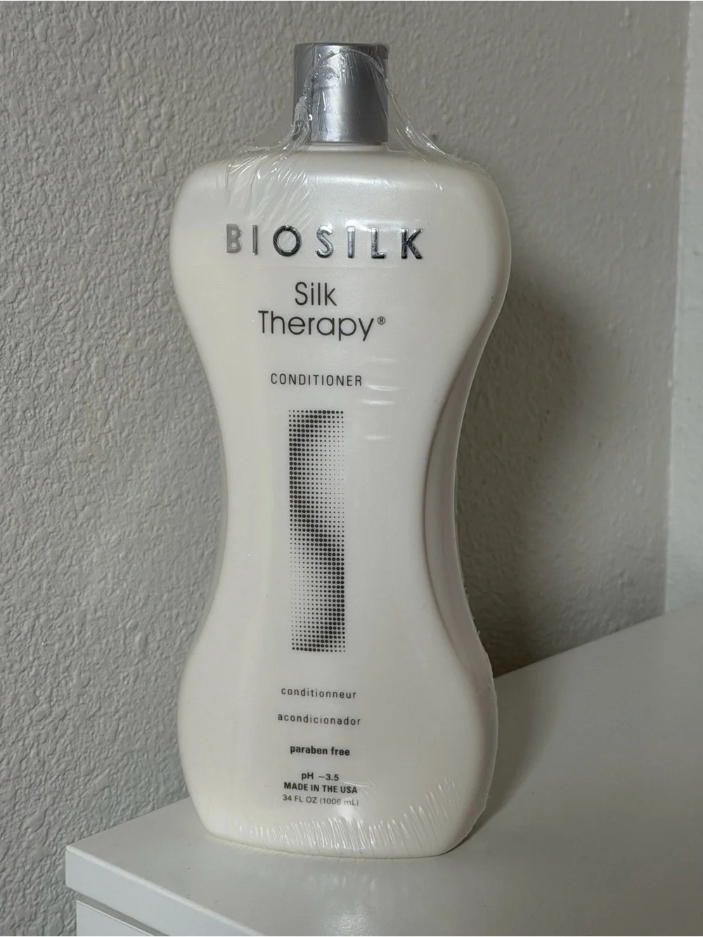 Biosilk Silk Therapy Conditioner - White and Silver Bottle